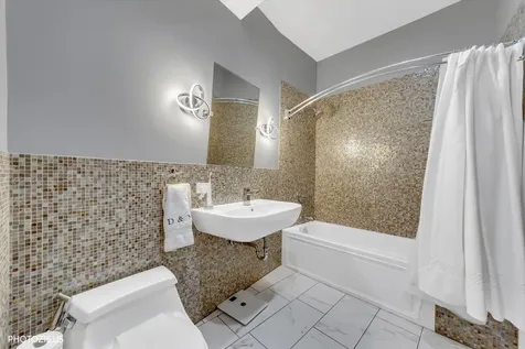461 West Melrose Street Chicago IL 60657