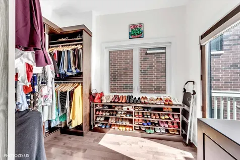 461 West Melrose Street Chicago IL 60657