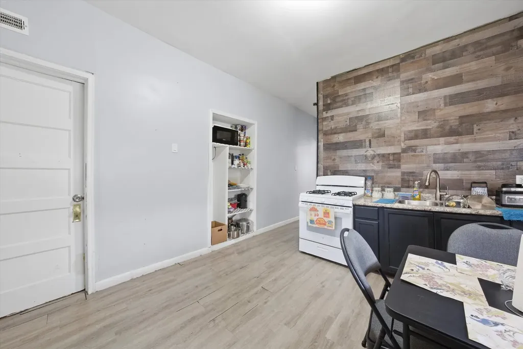 7514 South Dante Avenue Chicago IL 60619