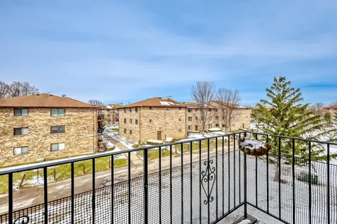 147 West Elk Trail Carol Stream IL 60188