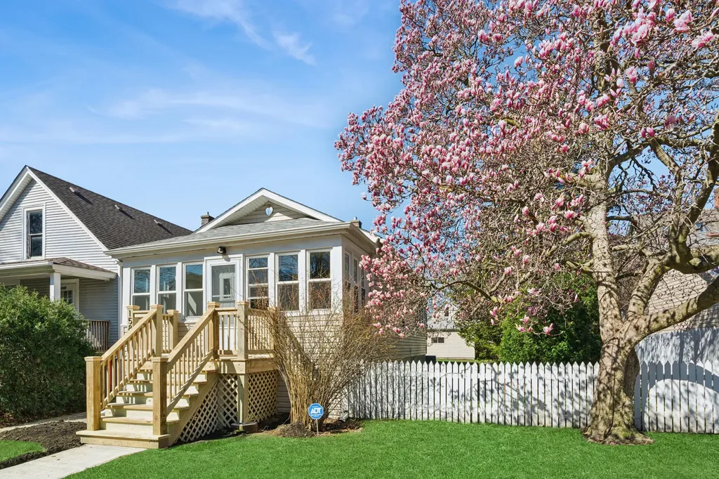 1580 Florence Avenue Evanston IL 60201