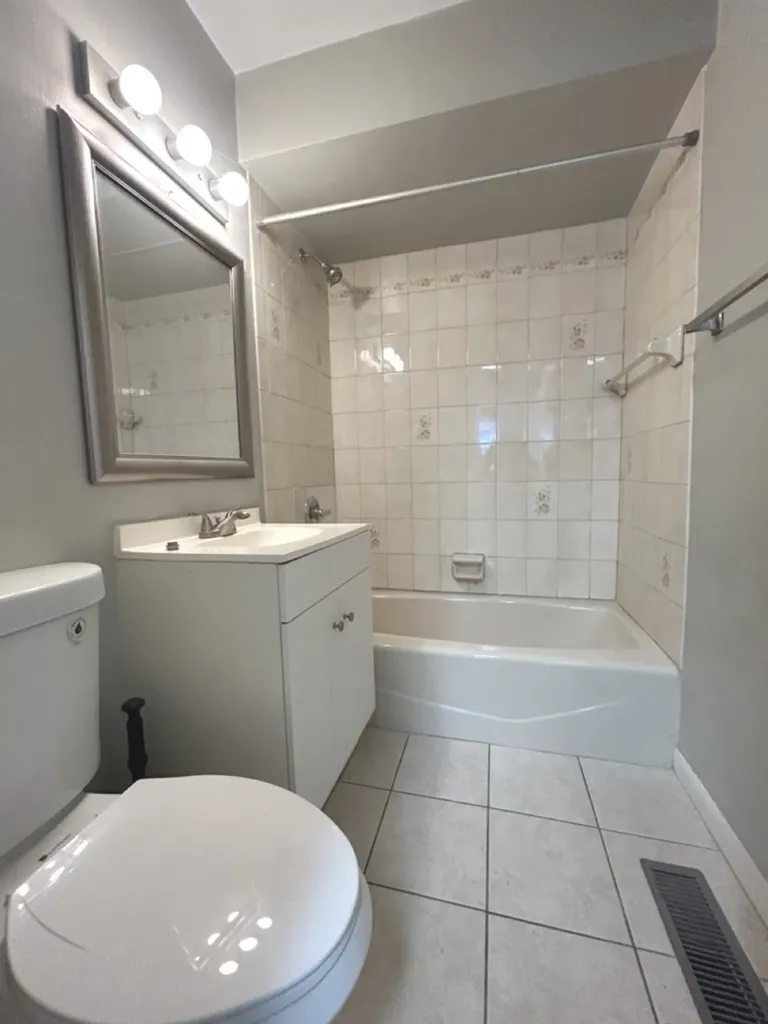 12725 South Saginaw Avenue Chicago IL 60633