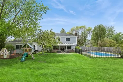 1430 Allyson Court Libertyville IL 60048