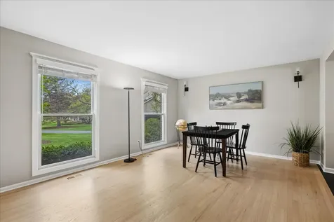 1430 Allyson Court Libertyville IL 60048
