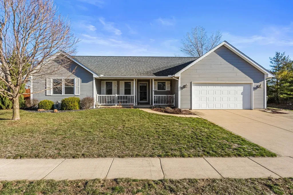 1202 Edgeview Drive Mahomet IL 61853