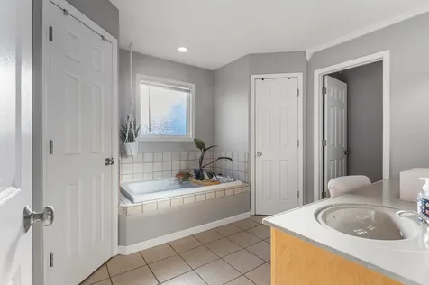 1202 Edgeview Drive Mahomet IL 61853
