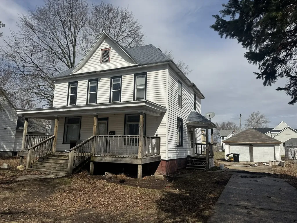 245 East Orleans Street E Paxton IL 60957