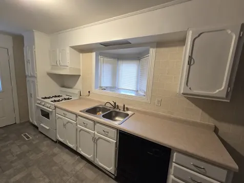 28 Hickory Drive Carpentersville IL 60110