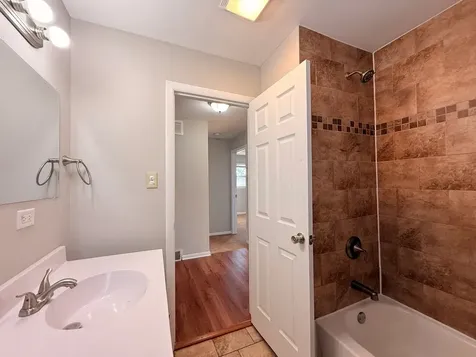 15565 Madison Avenue Dolton IL 60419