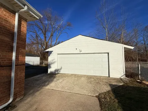 15565 Madison Avenue Dolton IL 60419