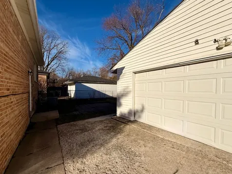 15565 Madison Avenue Dolton IL 60419
