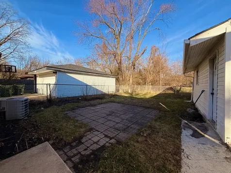 15565 Madison Avenue Dolton IL 60419