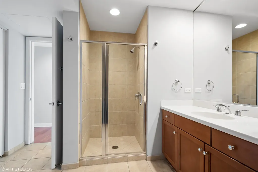 130 North Garland Court Chicago IL 60602
