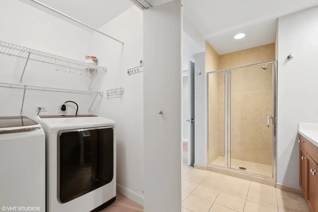 130 North Garland Court Chicago IL 60602