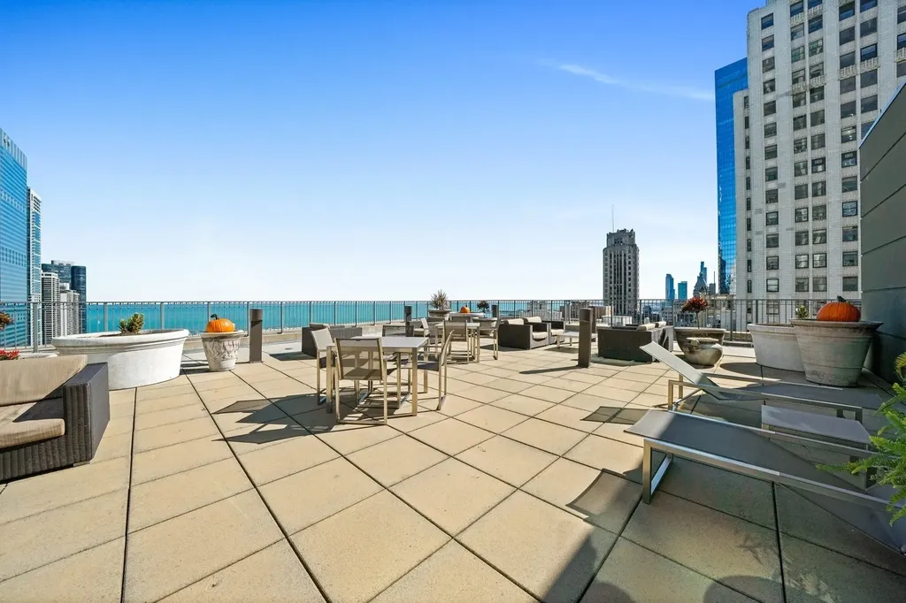 130 North Garland Court Chicago IL 60602