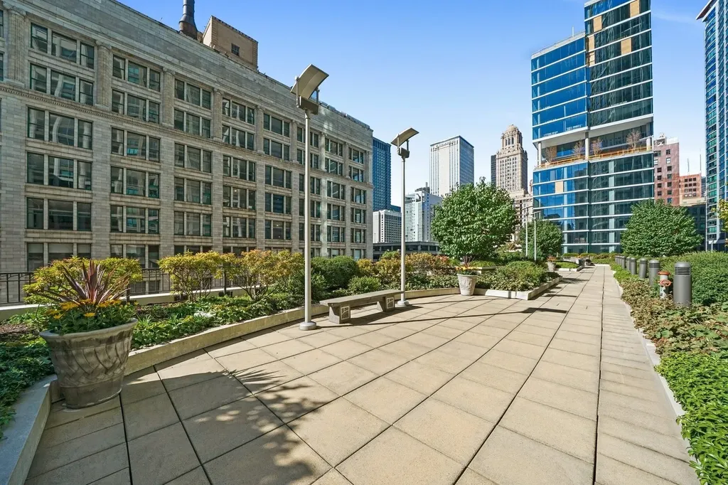 130 North Garland Court Chicago IL 60602