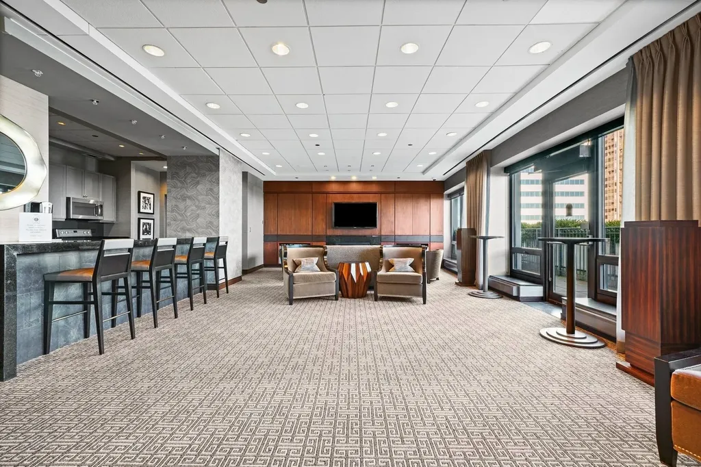 130 North Garland Court Chicago IL 60602
