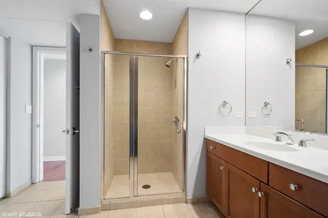 130 North Garland Court Chicago IL 60602
