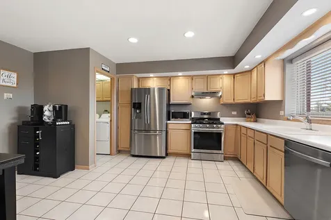18245 66TH Court Tinley Park IL 60477