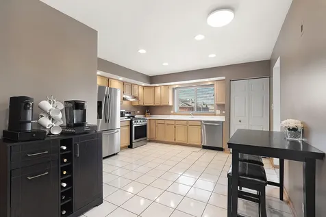 18245 66TH Court Tinley Park IL 60477
