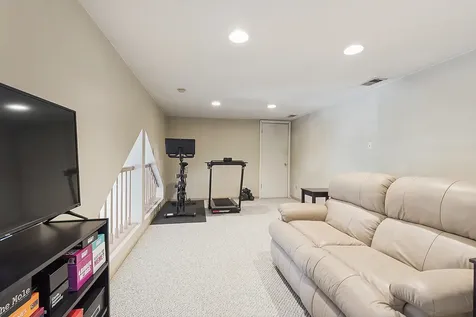 18245 66TH Court Tinley Park IL 60477