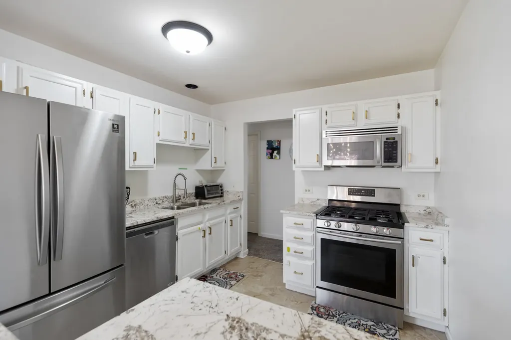 204 Dublin Lane Schaumburg IL 60194