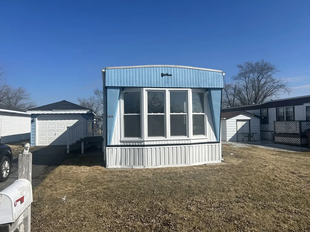 108 Flamingo Drive Beecher IL 60401