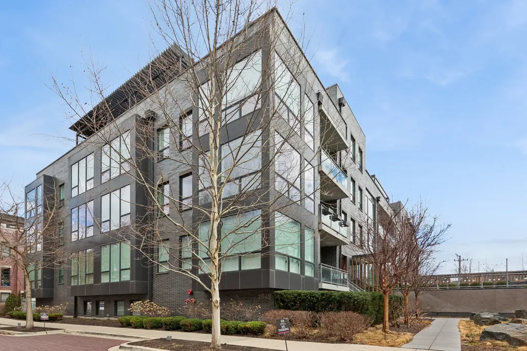 2643 North Hermitage Avenue Chicago IL 60614