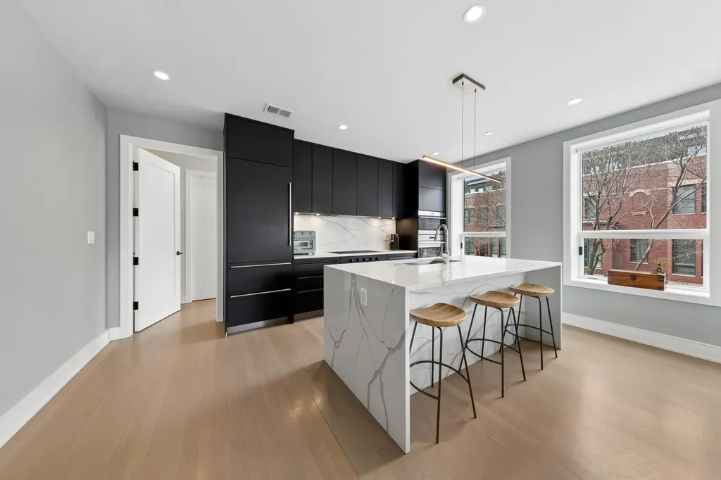 2643 North Hermitage Avenue Chicago IL 60614