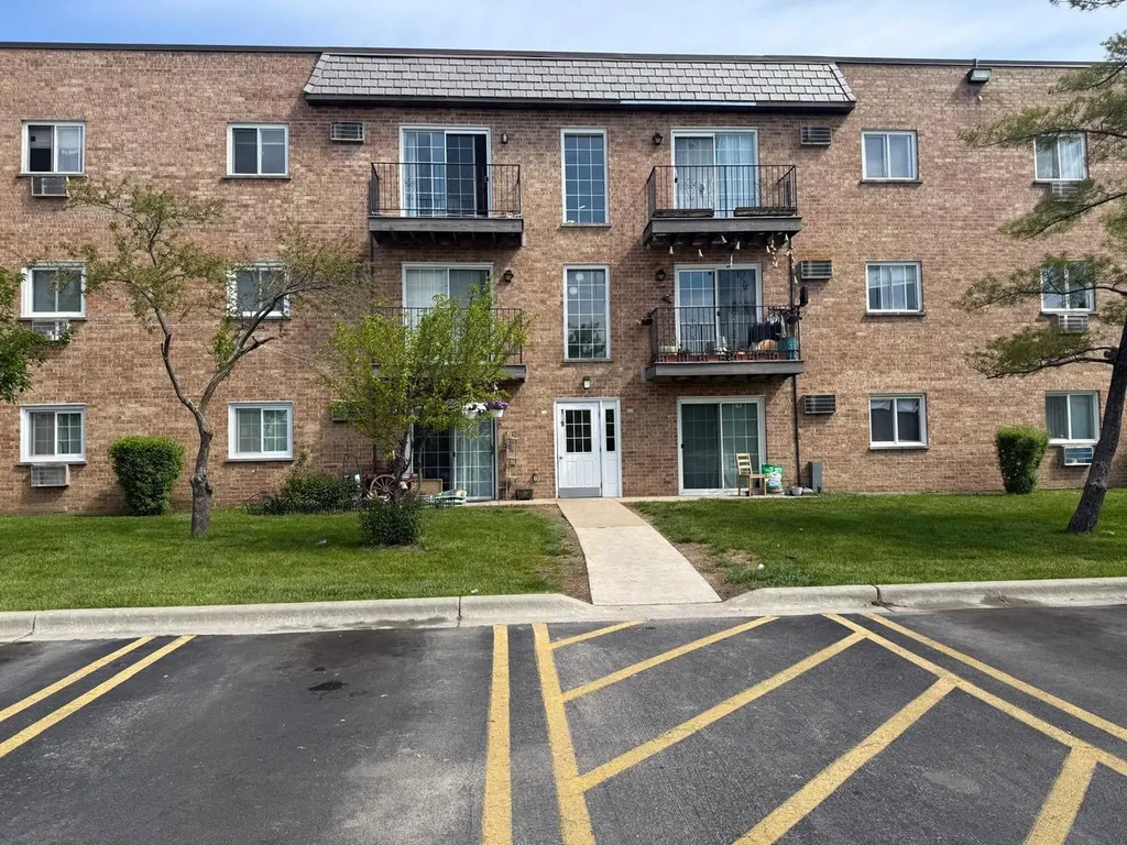 139 West Elk Trail Carol Stream IL 60188