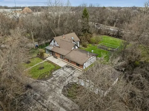 609 Forest Edge Lane Des Plaines IL 60016
