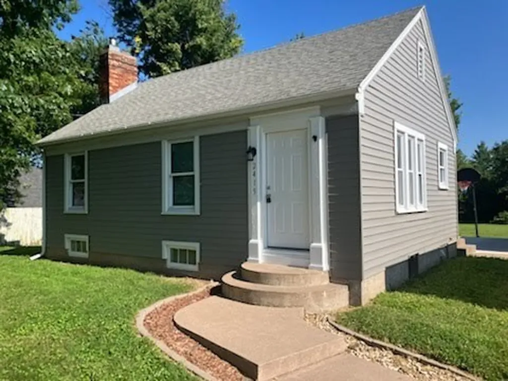 2415 Larch Road Quincy IL 62301