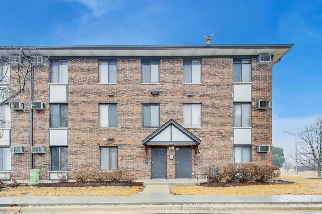 121 Gregory Street Aurora IL 60504