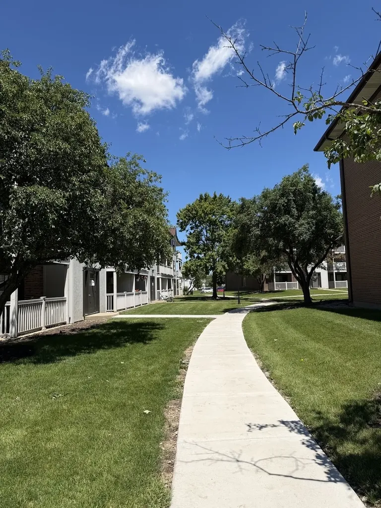 121 Gregory Street Aurora IL 60504
