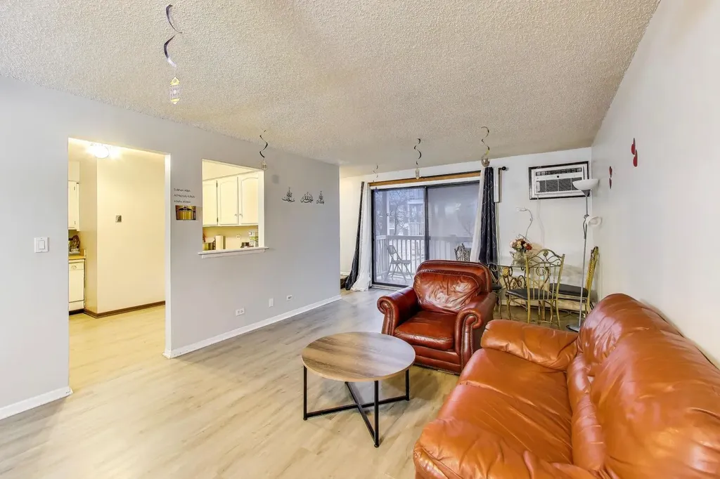 121 Gregory Street Aurora IL 60504