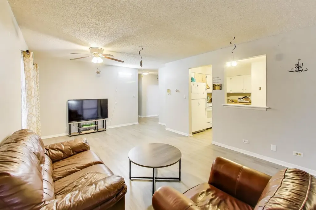 121 Gregory Street Aurora IL 60504