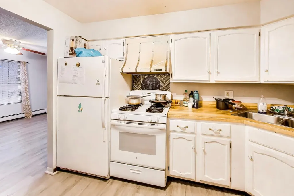 121 Gregory Street Aurora IL 60504