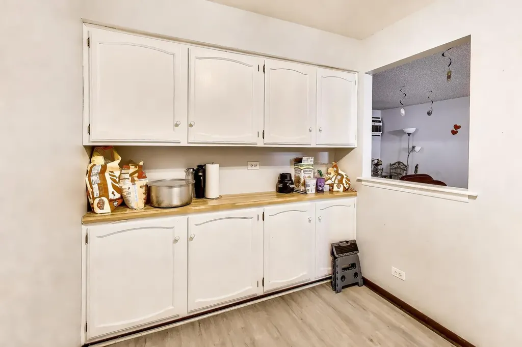 121 Gregory Street Aurora IL 60504