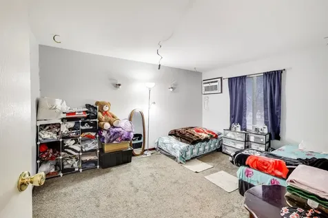 121 Gregory Street Aurora IL 60504
