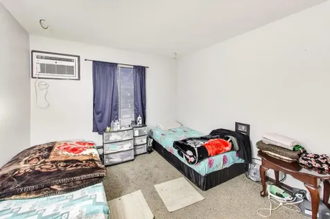 121 Gregory Street Aurora IL 60504