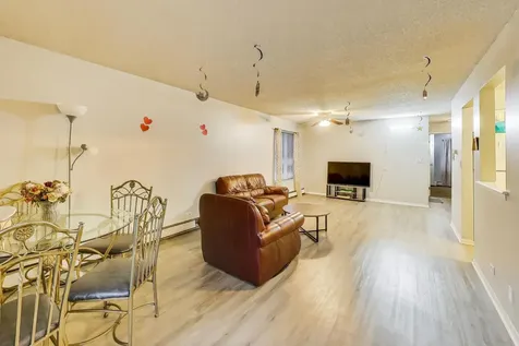121 Gregory Street Aurora IL 60504