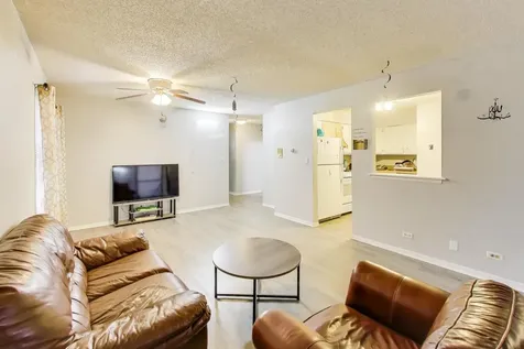 121 Gregory Street Aurora IL 60504