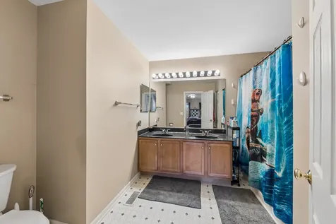 543 Sparrow Court Lindenhurst IL 60046