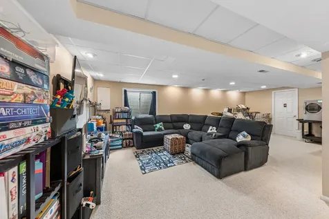 543 Sparrow Court Lindenhurst IL 60046
