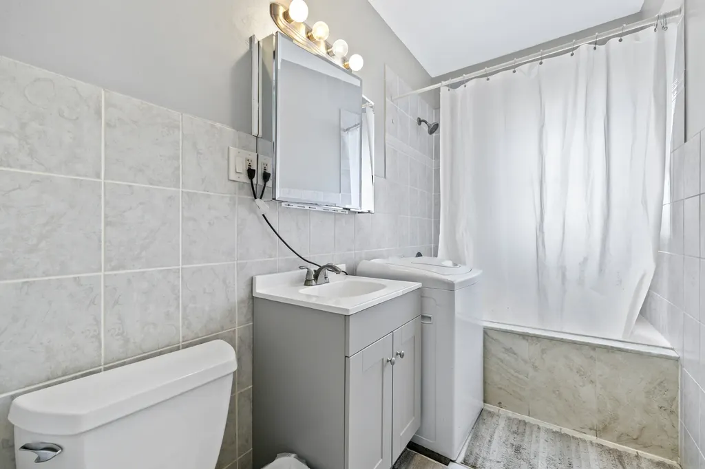 6457 North California Avenue Chicago IL 60645