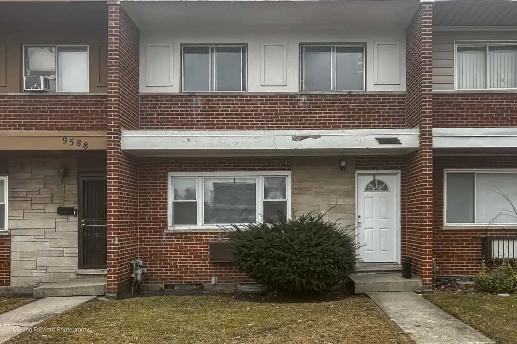 9586 South Colfax Avenue Chicago IL 60617