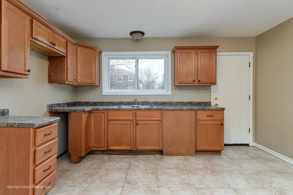 9586 South Colfax Avenue Chicago IL 60617