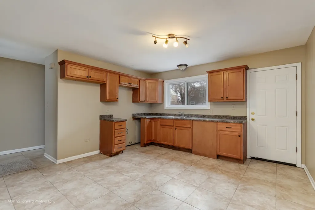 9586 South Colfax Avenue Chicago IL 60617