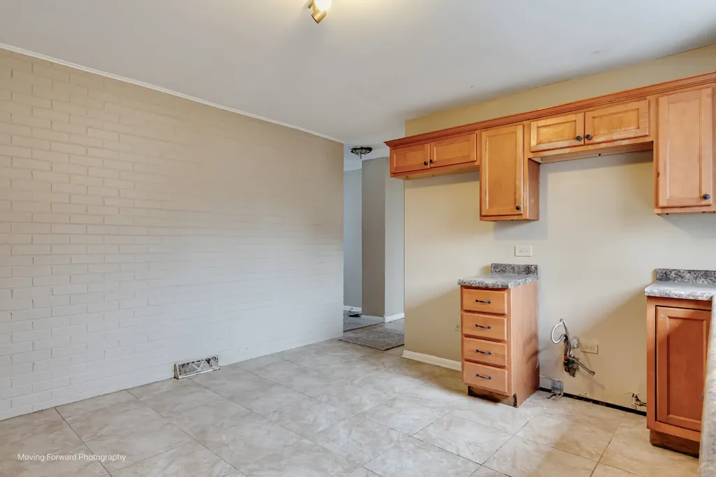 9586 South Colfax Avenue Chicago IL 60617