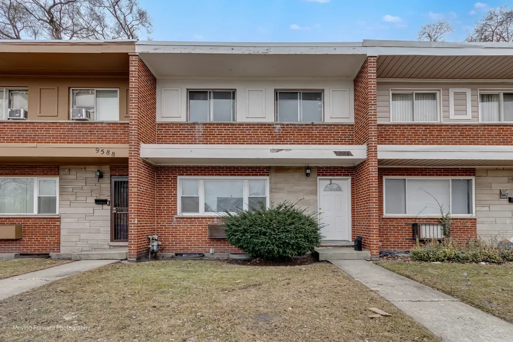 9586 South Colfax Avenue Chicago IL 60617